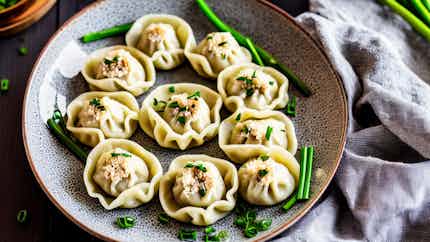Steamed Dumplings with Pork and Chives (韭菜猪肉蒸饺)