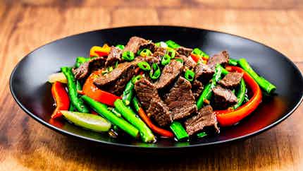Stir-Fried Beef with Black Pepper (黑椒牛肉炒)