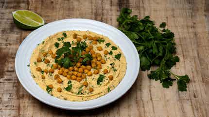 Syrian Fattet Hummus With Crispy Bread And Chickpeas