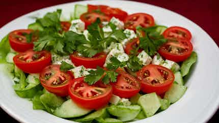 Tomato and Cucumber Salad (Salată de Tomate și Castraveți)