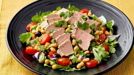Tuna and Black Eyed Pea Salad (Salada de Atum e Feijão Frade)